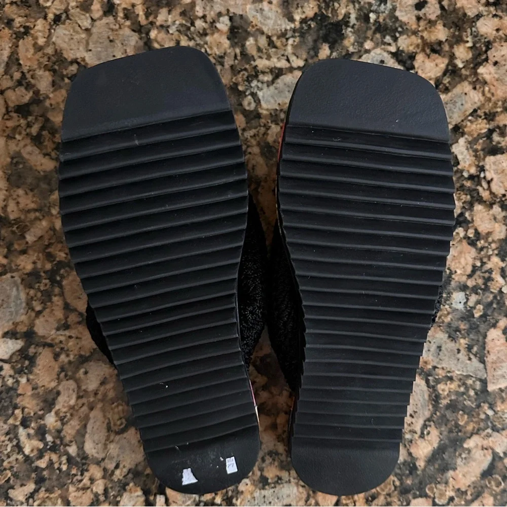 Farm Rio cashew crochet puffy flip flops sandals - Picture 7 of 8